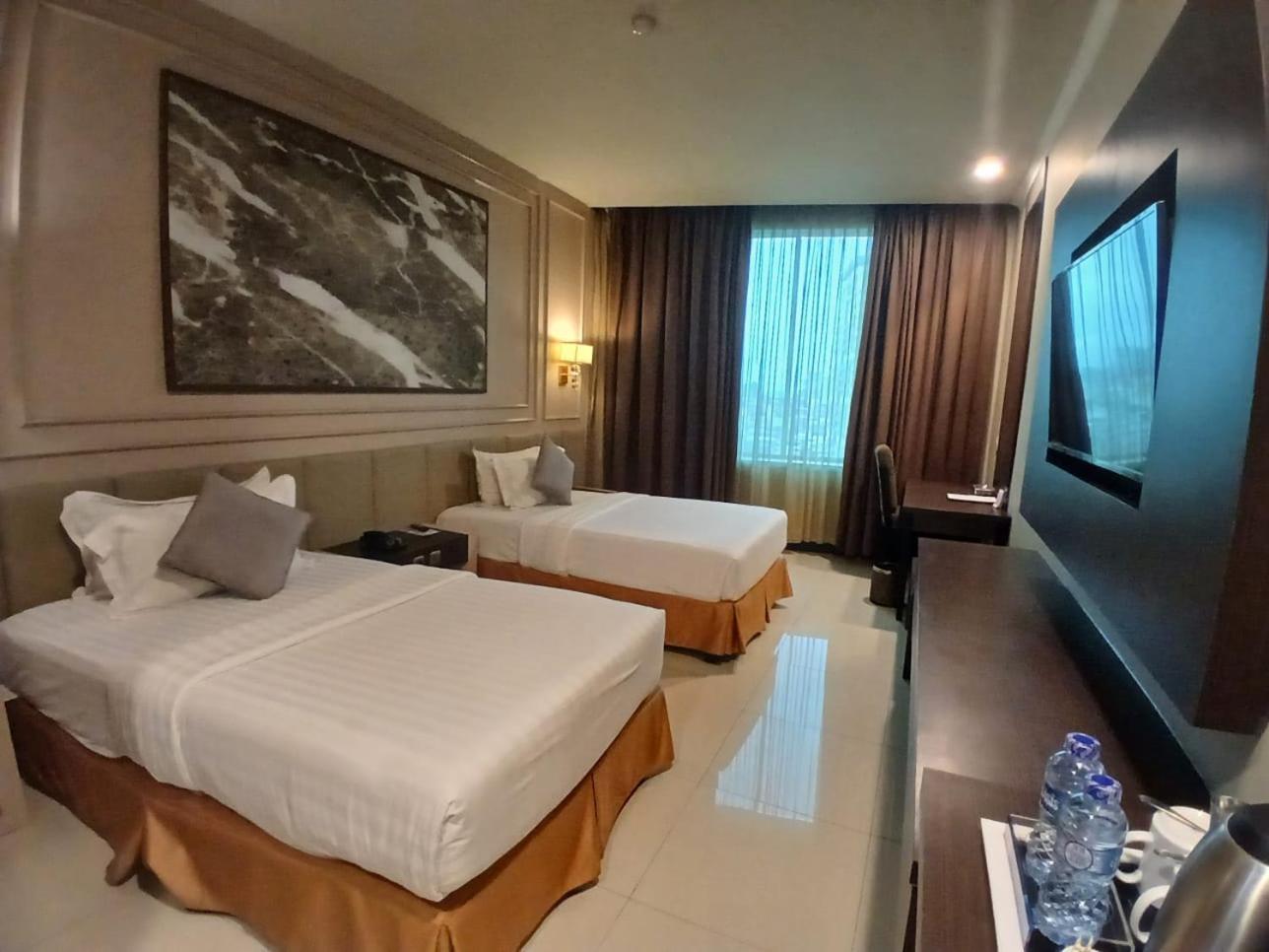 Executive Deluxe Twin City View
